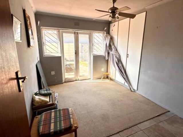 4 Bedroom House in Sybrand Park