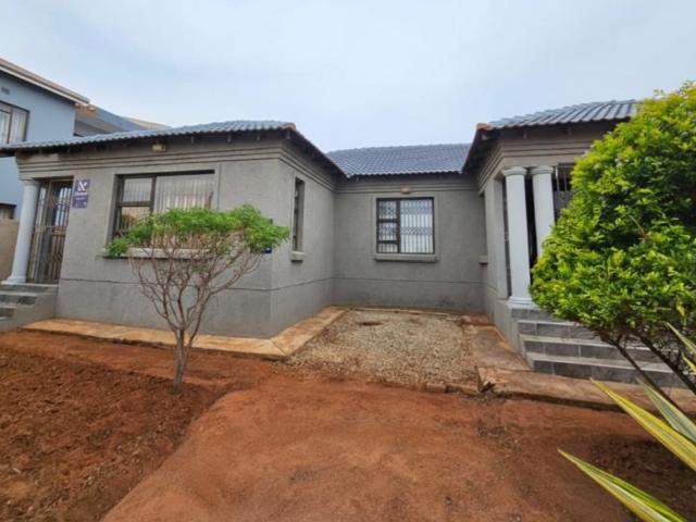 4 Bedroom House in Serala View