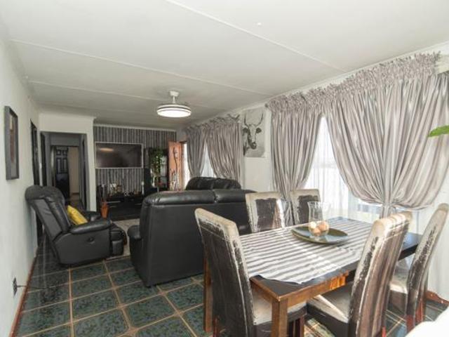4 Bedroom House in Port Elizabeth Outlying