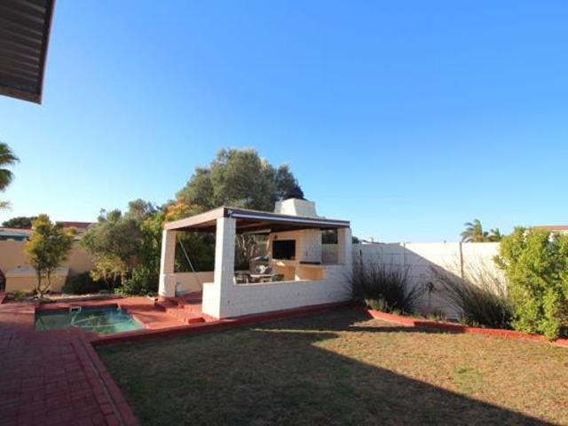 4 Bedroom House in Port Owen