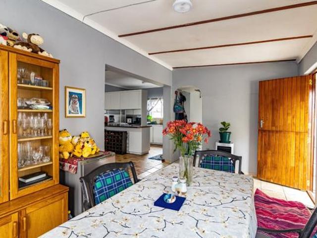 4 Bedroom House in Port Owen