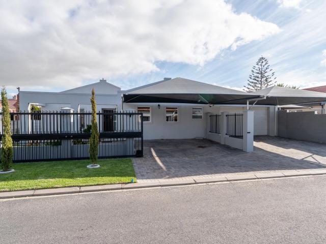 4 Bedroom House in Port Owen