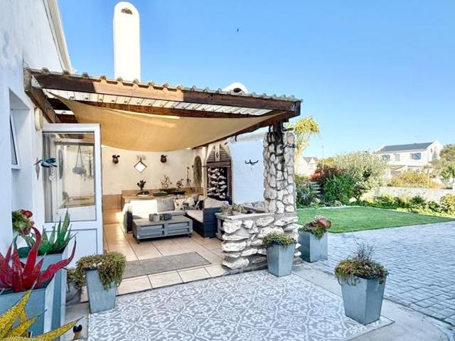 4 Bedroom House in Paternoster