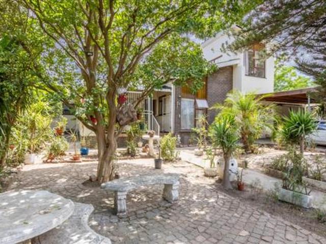4 Bedroom House in Paarl Central