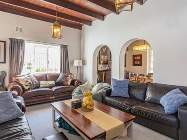 4 Bedroom House in Paarl Central