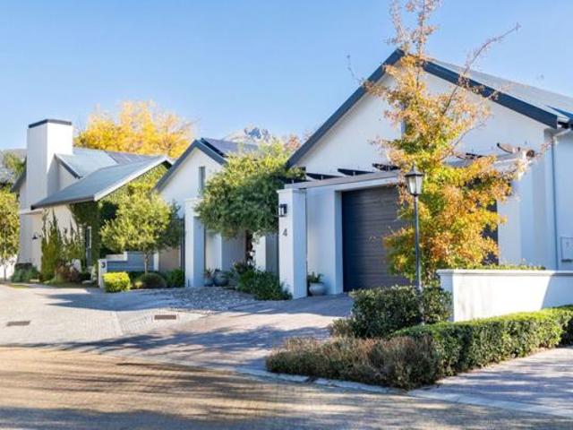 4 Bedroom House in Paarl Central East