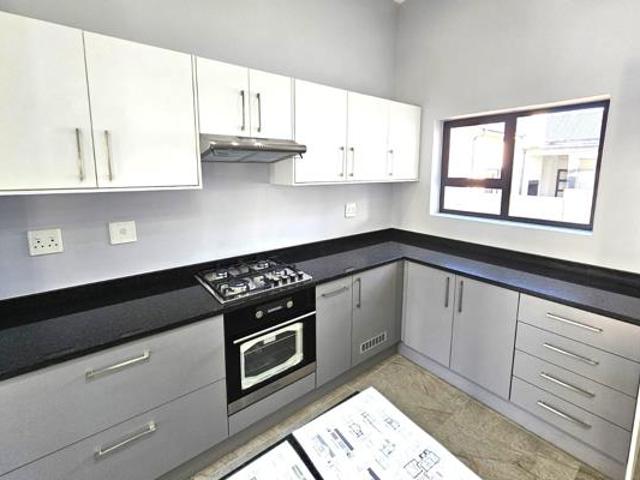 4 Bedroom House in Paarl South