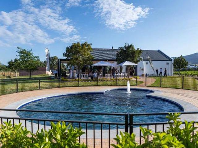 4 Bedroom House in Paarl Valleij Lifestyle Estate