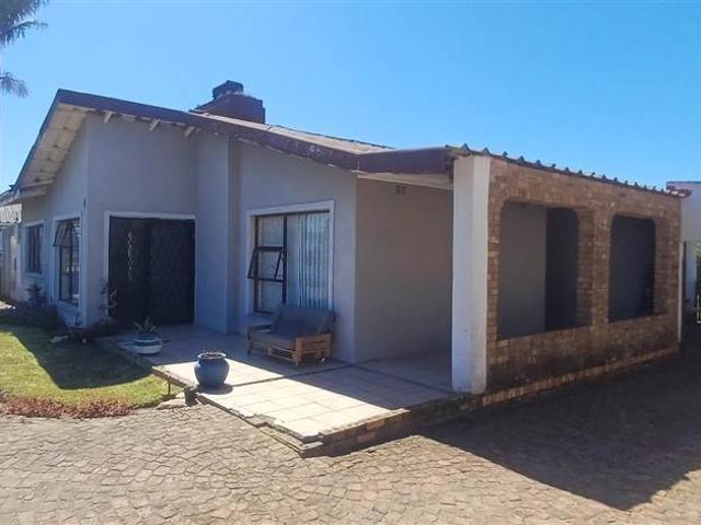4 Bedroom House in Pacaltsdorp