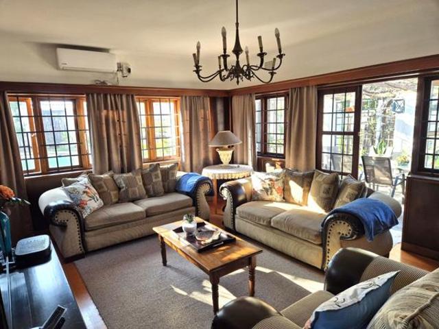 4 Bedroom House in Paglande