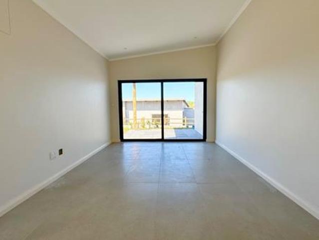 4 Bedroom House in Palm Lakes Estate