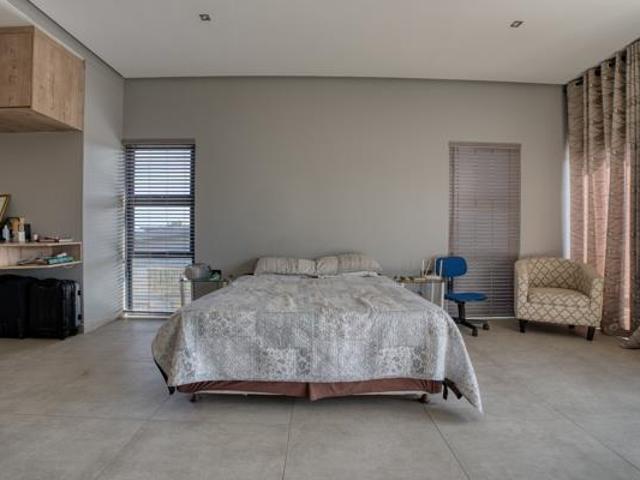 4 Bedroom House in Palm Lakes Estate