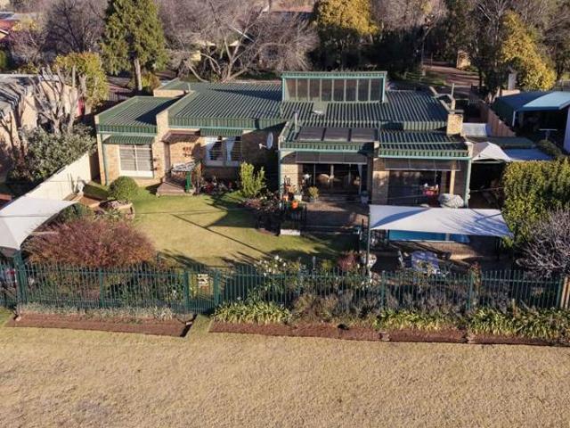 4 Bedroom House in Panorama