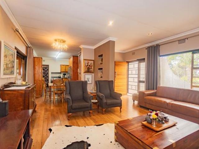 4 Bedroom House in Panorama