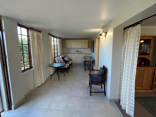 4 Bedroom House in Paradise Beach