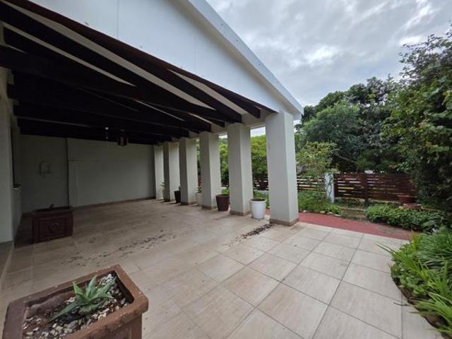4 Bedroom House in Paradise Beach