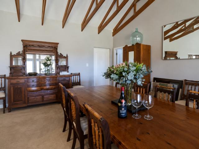 4 Bedroom House in Paradise Beach