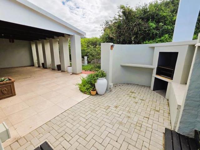 4 Bedroom House in Paradise Beach