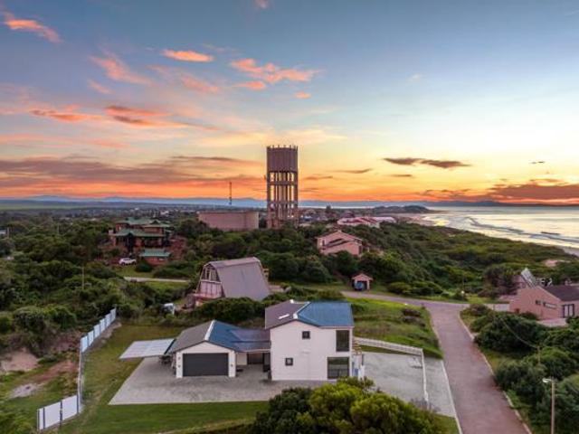 4 Bedroom House in Paradise Beach