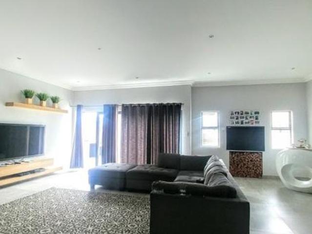4 Bedroom House in Parklands North