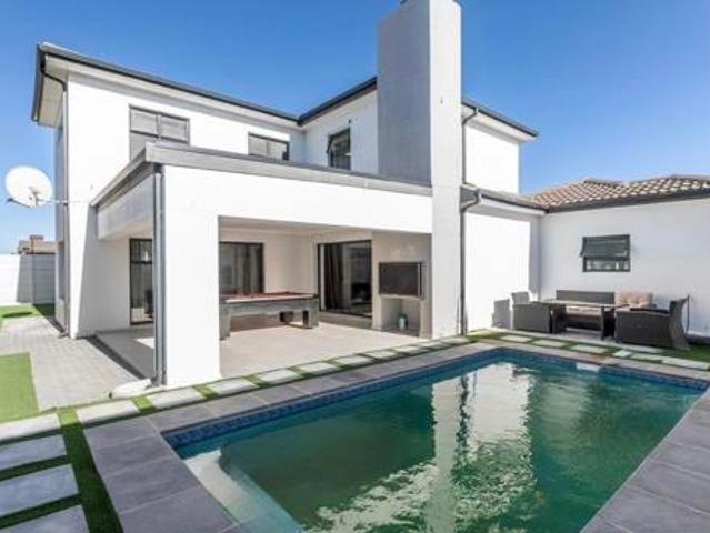 4 Bedroom House in Parklands North