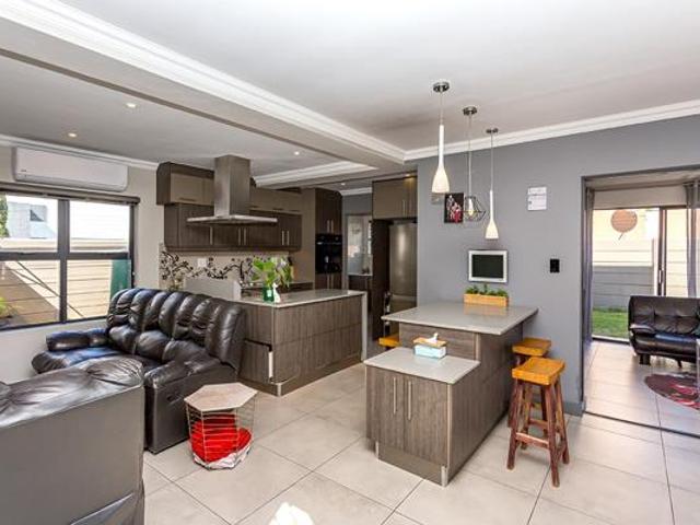 4 Bedroom House in Parklands North