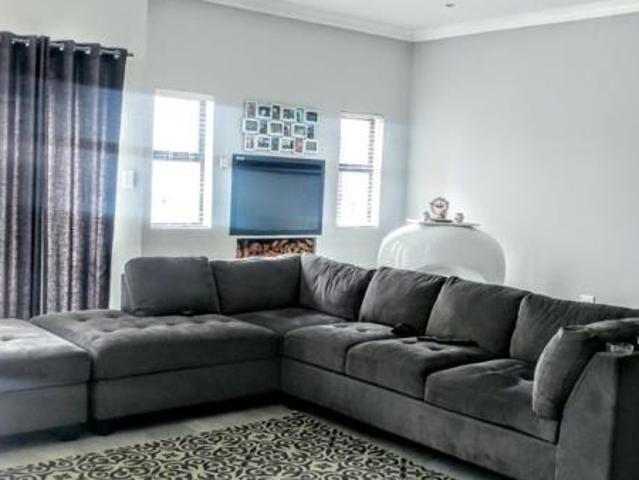 4 Bedroom House in Parklands North