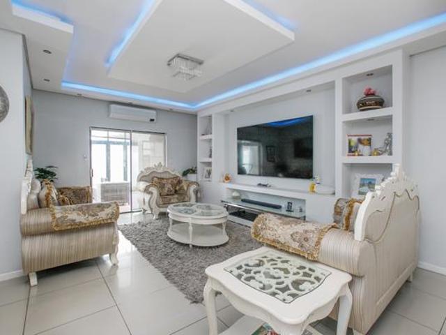 4 Bedroom House in Parklands North