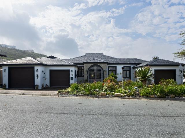 4 Bedroom House in Pezula Golf Estate