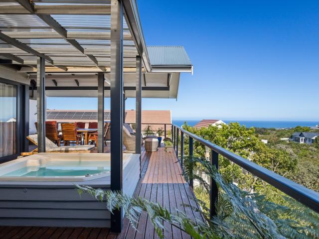 4 Bedroom House in Pezula Golf Estate