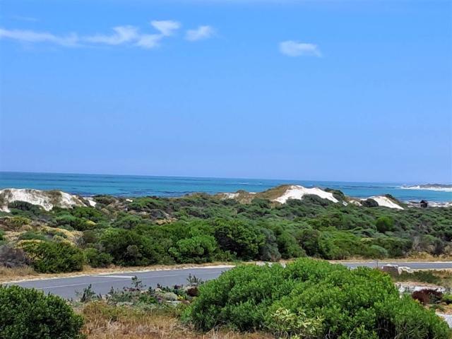 4 Bedroom House in Pearly Beach