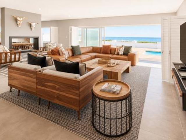 4 Bedroom House in Pearl Bay