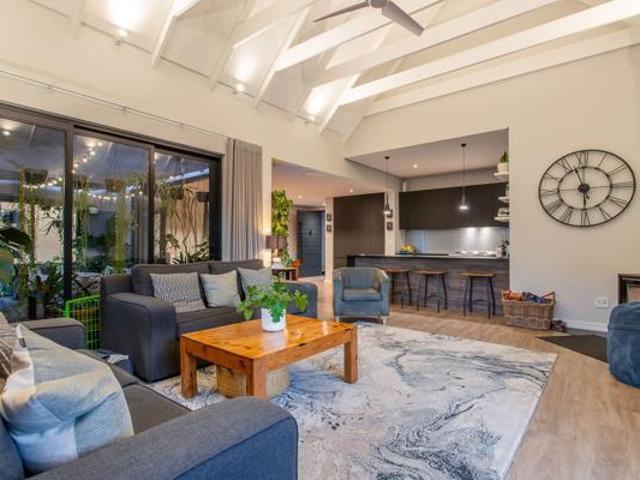 4 Bedroom House in Pearl Valley Golf & Country Estate
