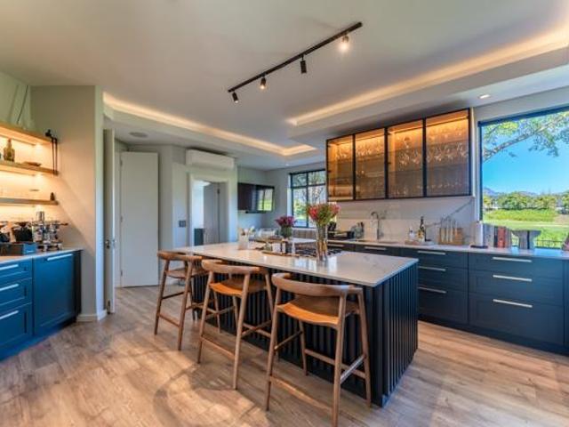 4 Bedroom House in Pearl Valley Golf & Country Estate