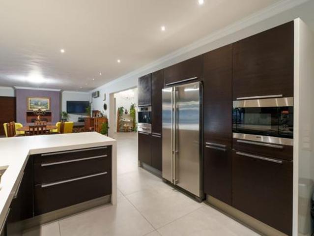 4 Bedroom House in Pearl Valley Golf & Country Estate