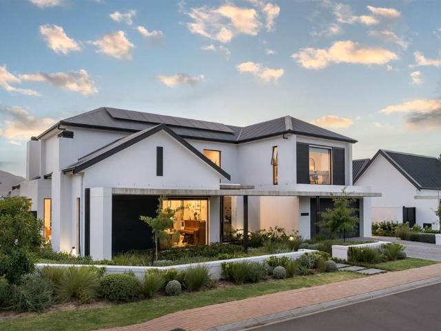 4 Bedroom House in Pearl Valley
