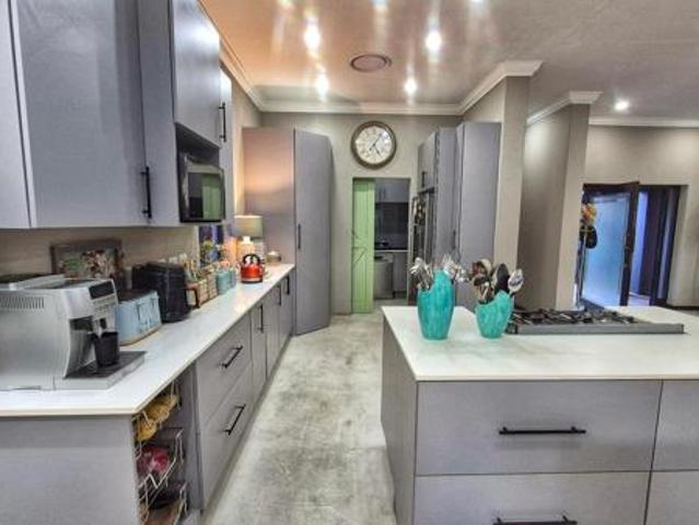 4 Bedroom House in Pecanwood