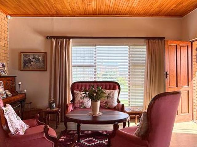 4 Bedroom House in Perlemoenbaai