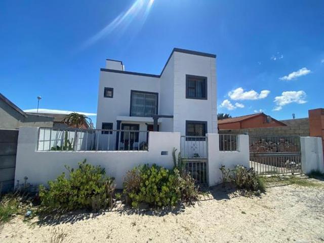 4 Bedroom House in Philippi