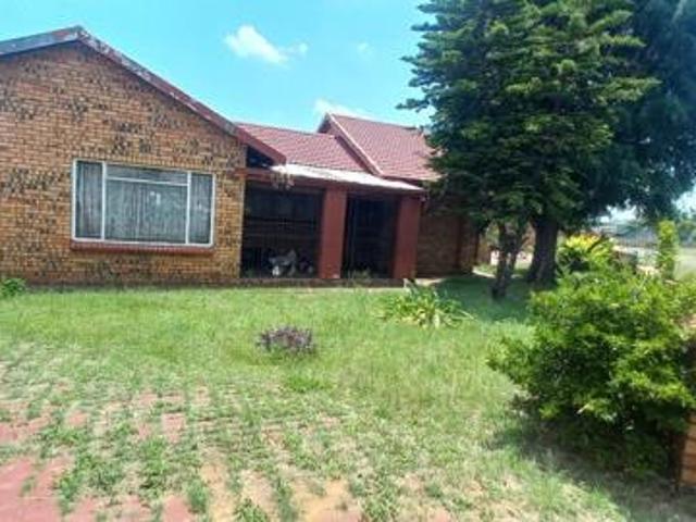 4 Bedroom House in Pine Ridge