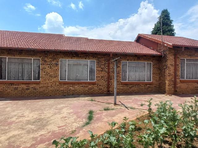 4 Bedroom House in Pine Ridge
