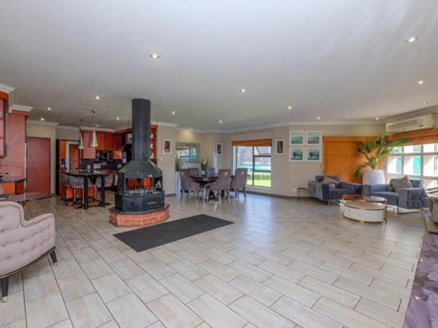 4 Bedroom House in Pinehaven