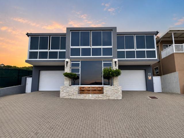 4 Bedroom House in Pinnacle Point