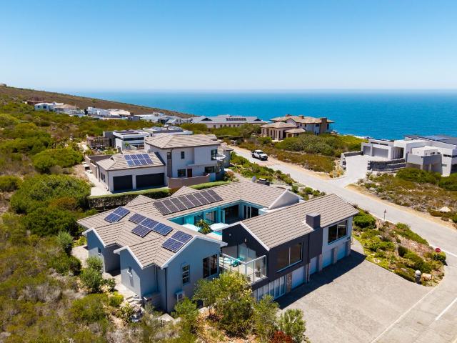 4 Bedroom House in Pinnacle Point