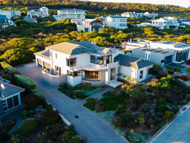 4 Bedroom House in Pinnacle Point