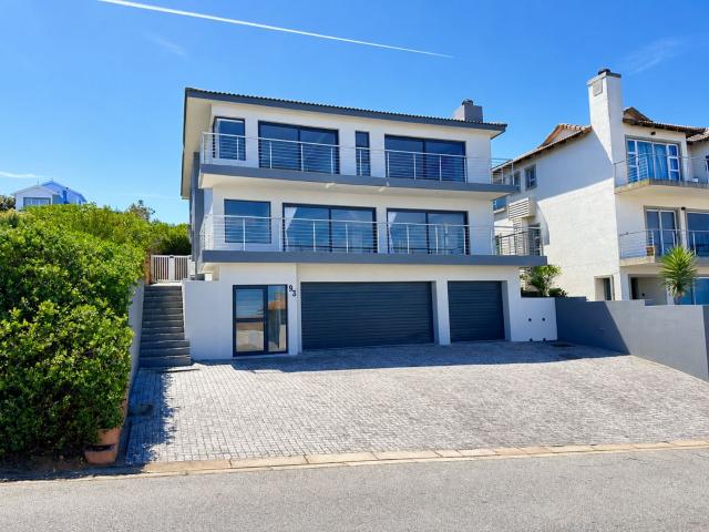 4 Bedroom House in Pinnacle Point