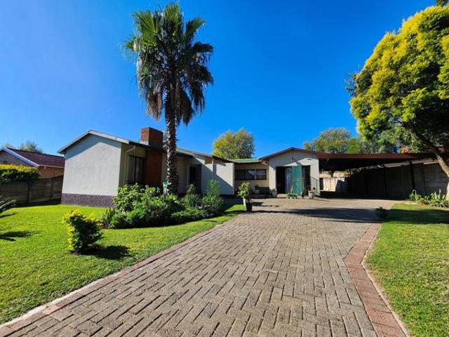 4 Bedroom House in Pioneer Park