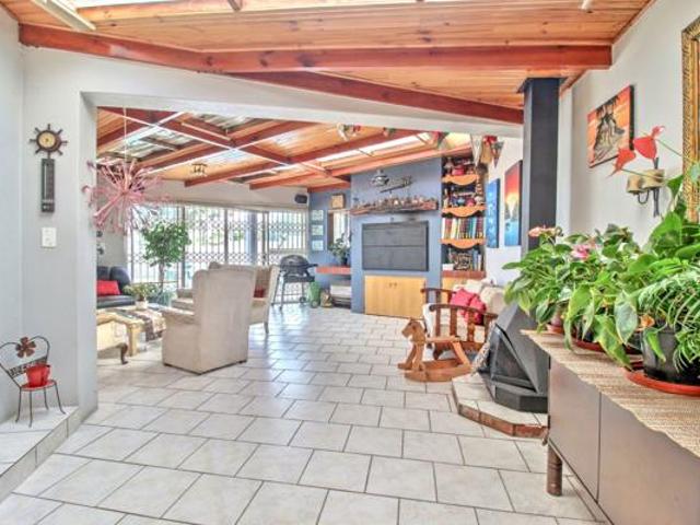 4 Bedroom House in Plattekloof