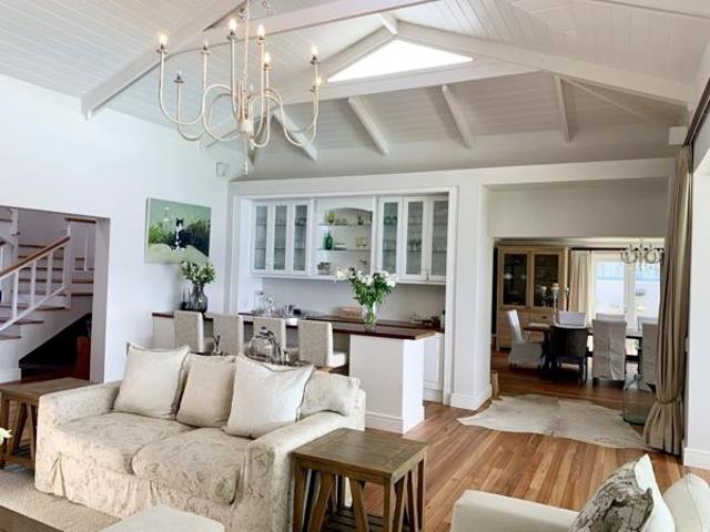 4 Bedroom House in Plettenberg Bay Central