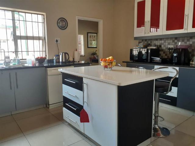 4 Bedroom House in Primrose Hill